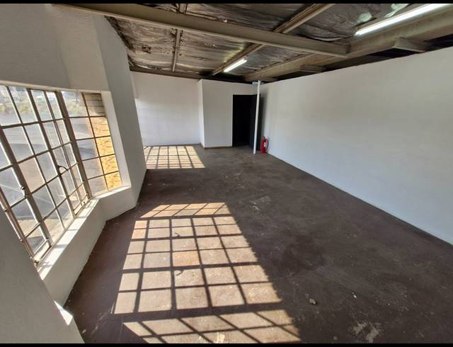 558M² WAREHOUSE TO LET IN JET PARK